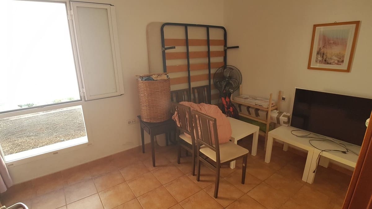 3 slaapkamer Halfvrijstaande villa te koop in Corralejo met garage - € 310.000 (Ref: 9942029)