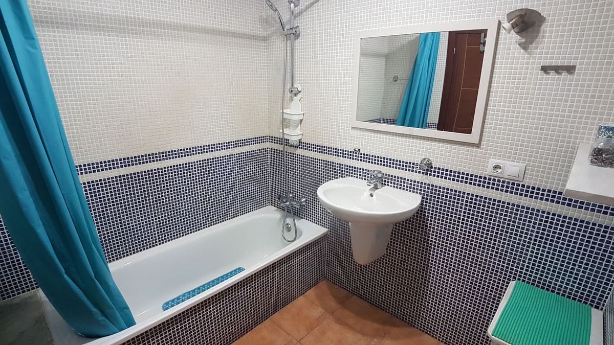 3 slaapkamer Halfvrijstaande villa te koop in Corralejo met garage - € 310.000 (Ref: 9942029)