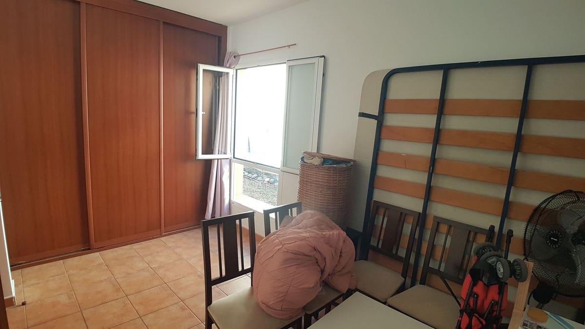 3 slaapkamer Halfvrijstaande villa te koop in Corralejo met garage - € 310.000 (Ref: 9942029)