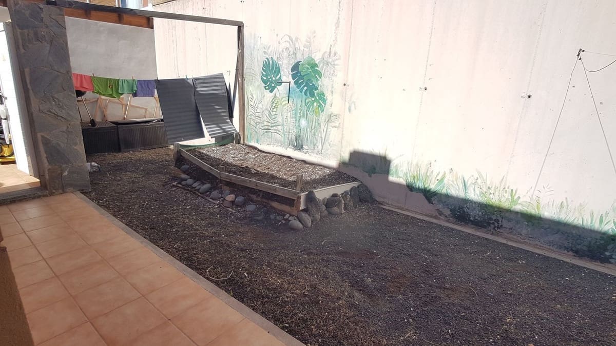 3 slaapkamer Halfvrijstaande villa te koop in Corralejo met garage - € 310.000 (Ref: 9942029)