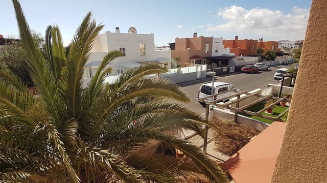 3 sypialnia Dom blizniak na sprzedaż w Corralejo, La Oliva z garażem - 310 000 € (Ref: 9942029)