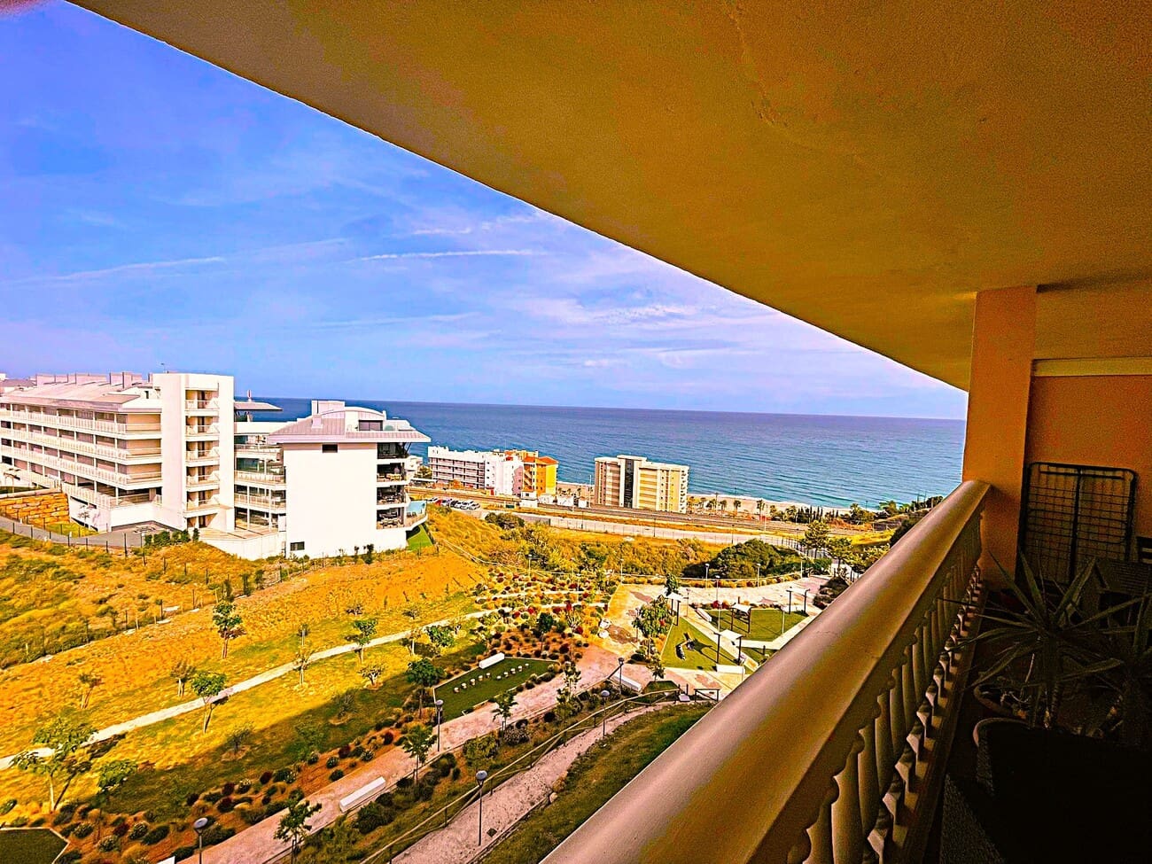 2 bedroom Beach Apartment for sale in Mijas Costa with pool - € 420,000 (Ref: 9943418)