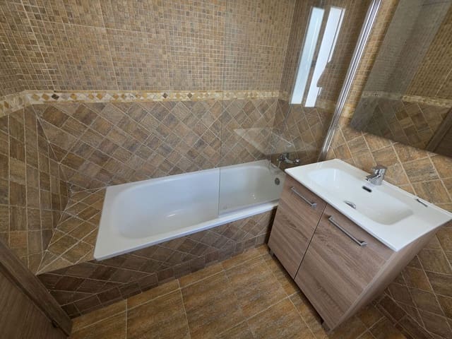 3 bedroom Townhouse for sale in Manilva Pueblo, Manilva with pool - € 269,000 (Ref: 9943419)