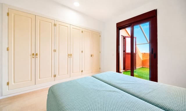 2 slaapkamer Appartement te koop in La Duquesa / Puerto de la Duquesa, Manilva - € 345.000 (Ref: 9943420)