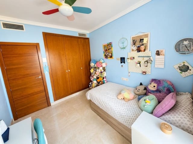 3 sovrum Semi-fristående Villa till salu i Centro, Estepona med pool garage - 469 000 € (Ref: 9945419)