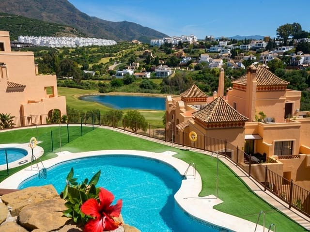3 sovrum Semi-fristående Villa till salu i Centro, Estepona med pool garage - 469 000 € (Ref: 9945419)