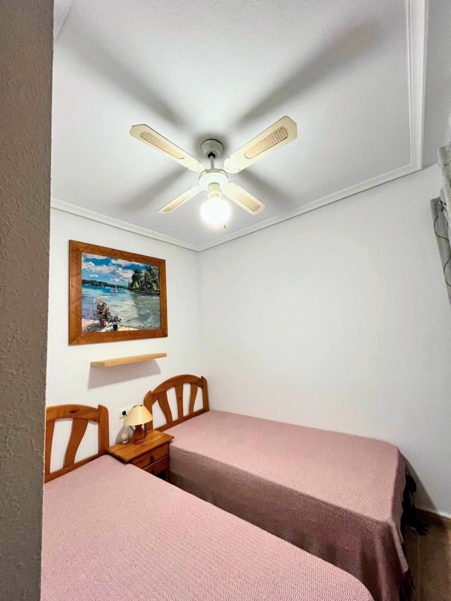 2 soveværelse Lejlighed til salg i Playa Flamenca med swimmingpool - € 165.900 (Ref: 9947507)