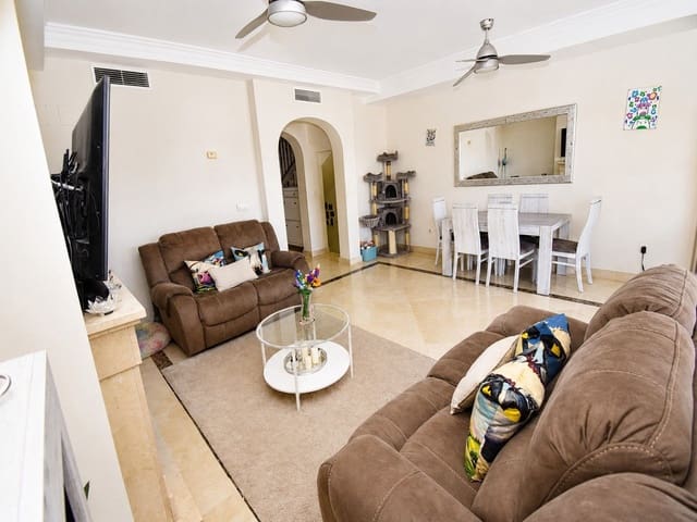 Pareado de 3 habitaciones en La Duquesa / Puerto de la Duquesa, Manilva en venta con piscina garaje - 495.000 € (Ref: 9947520)
