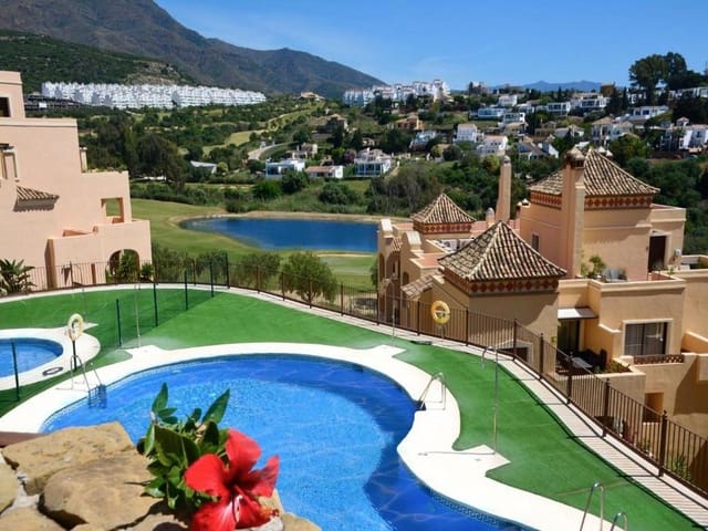 Pareado de 3 habitaciones en La Duquesa / Puerto de la Duquesa, Manilva en venta con piscina garaje - 495.000 € (Ref: 9947520)