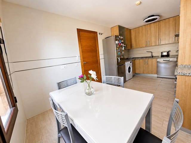 Pareado de 3 habitaciones en La Duquesa / Puerto de la Duquesa, Manilva en venta con piscina garaje - 495.000 € (Ref: 9947520)
