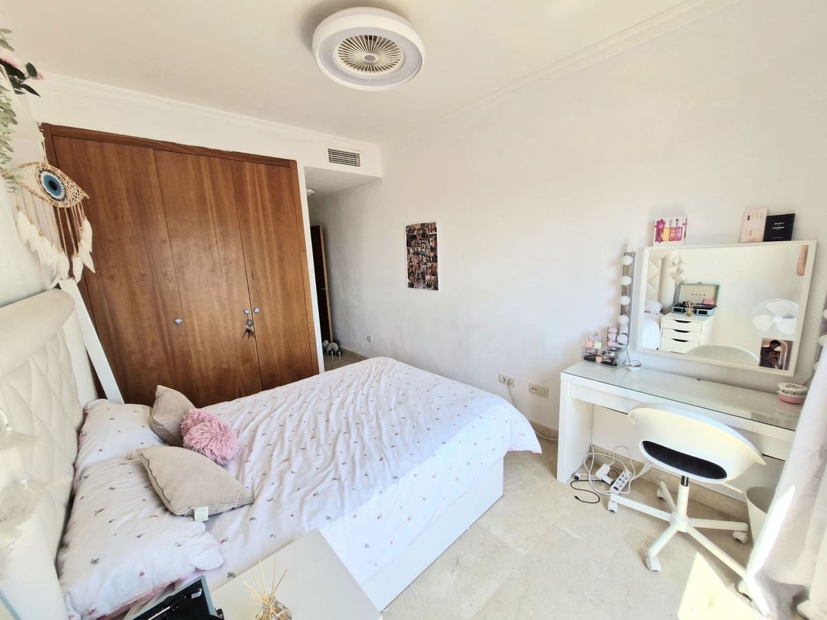 3 soverom Kjedet enebolig til salgs i La Duquesa / Puerto de la Duquesa med svømmebasseng garasje - € 469 000 (Ref: 9947520)
