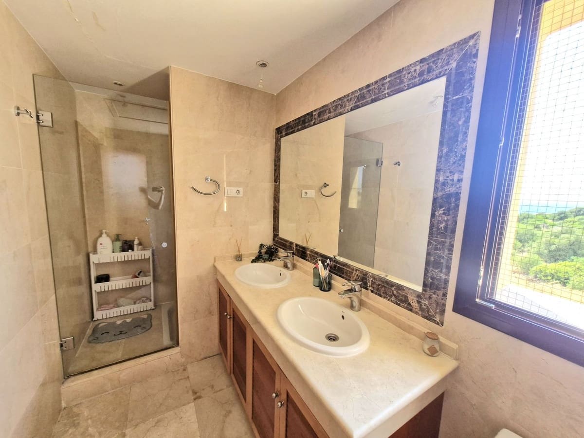 3 soverom Kjedet enebolig til salgs i La Duquesa / Puerto de la Duquesa med svømmebasseng garasje - € 469 000 (Ref: 9947520)