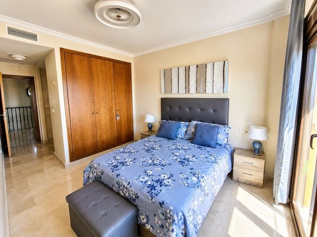 Pareado de 3 habitaciones en La Duquesa / Puerto de la Duquesa, Manilva en venta con piscina garaje - 495.000 € (Ref: 9947520)