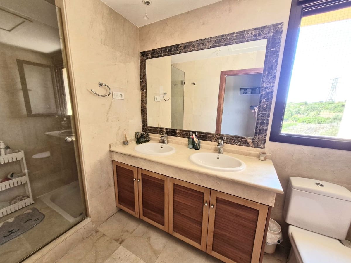 3 soverom Kjedet enebolig til salgs i La Duquesa / Puerto de la Duquesa med svømmebasseng garasje - € 469 000 (Ref: 9947520)