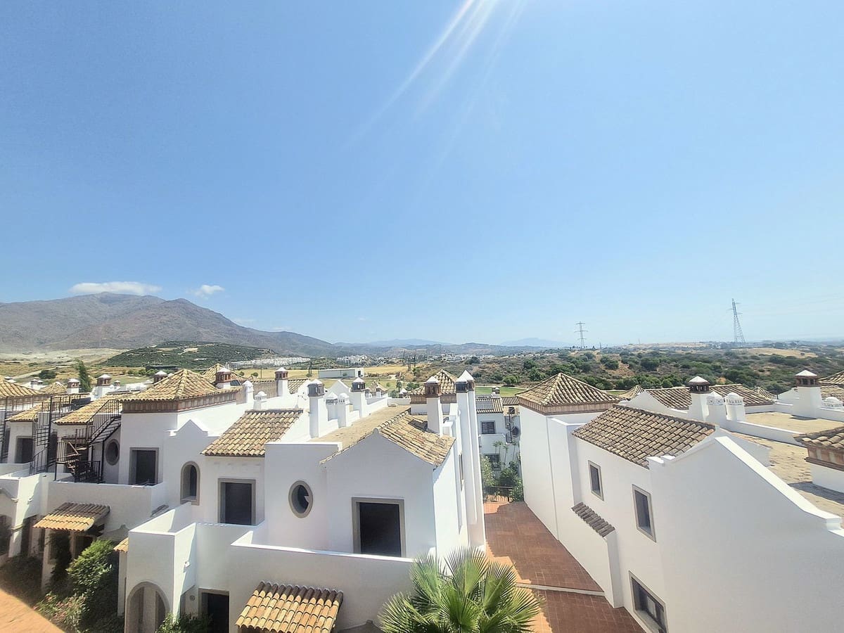 3 soverom Kjedet enebolig til salgs i La Duquesa / Puerto de la Duquesa med svømmebasseng garasje - € 469 000 (Ref: 9947520)