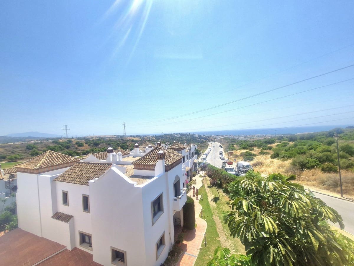 3 soverom Kjedet enebolig til salgs i La Duquesa / Puerto de la Duquesa med svømmebasseng garasje - € 469 000 (Ref: 9947520)