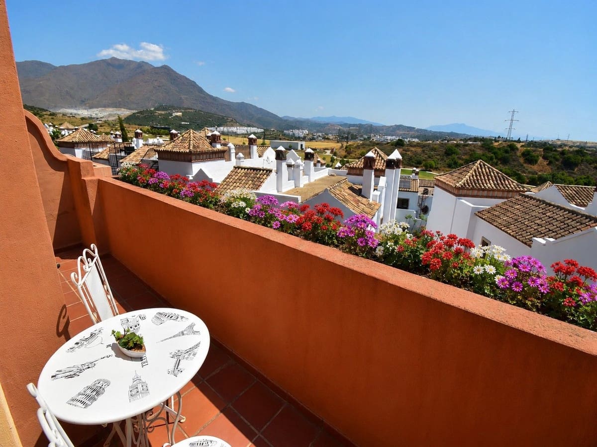 3 soverom Kjedet enebolig til salgs i La Duquesa / Puerto de la Duquesa med svømmebasseng garasje - € 469 000 (Ref: 9947520)