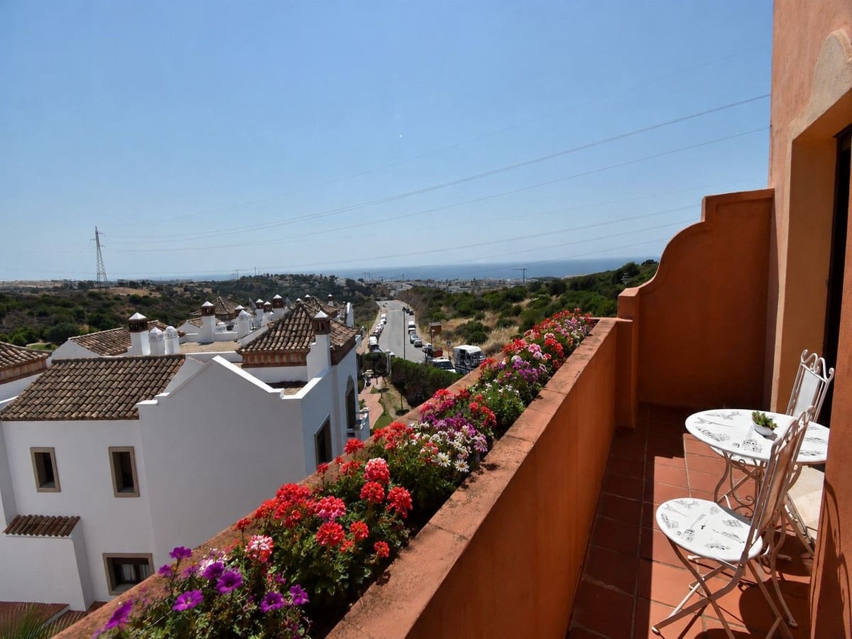 3 soverom Kjedet enebolig til salgs i La Duquesa / Puerto de la Duquesa med svømmebasseng garasje - € 469 000 (Ref: 9947520)