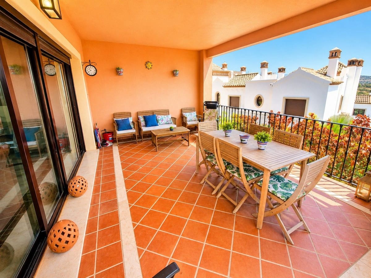 3 soverom Kjedet enebolig til salgs i La Duquesa / Puerto de la Duquesa med svømmebasseng garasje - € 469 000 (Ref: 9947520)