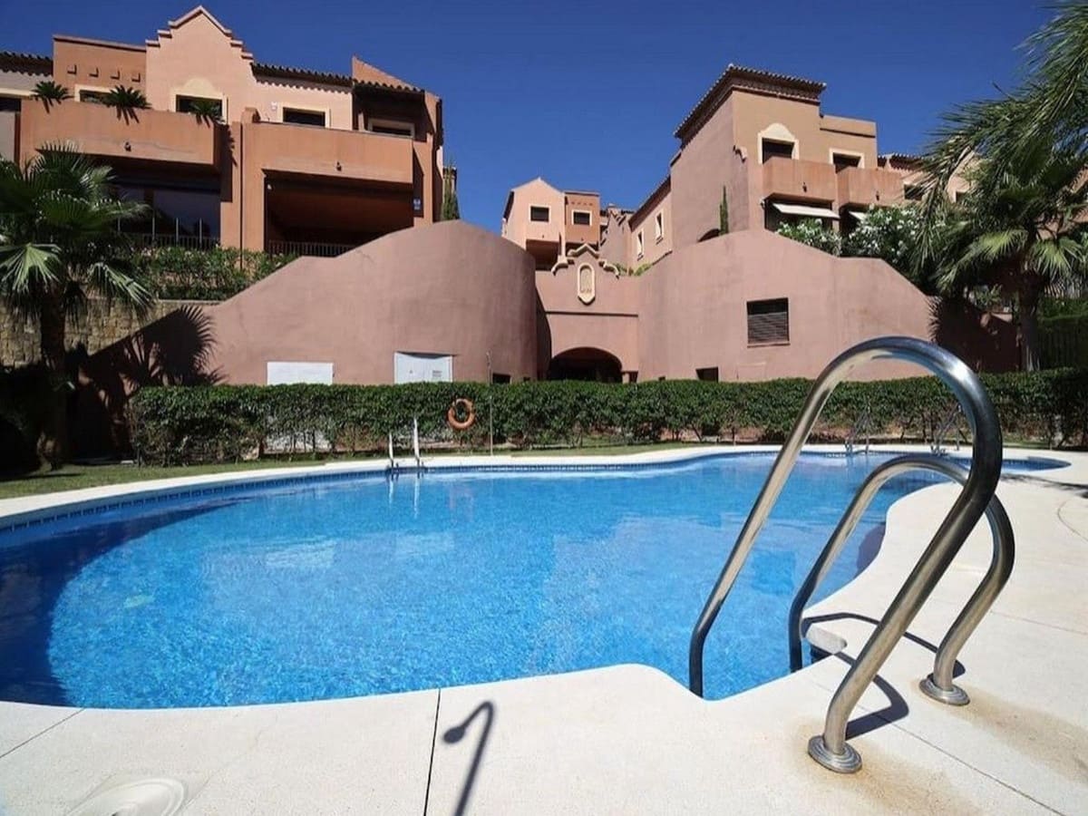 3 soverom Kjedet enebolig til salgs i La Duquesa / Puerto de la Duquesa med svømmebasseng garasje - € 469 000 (Ref: 9947520)