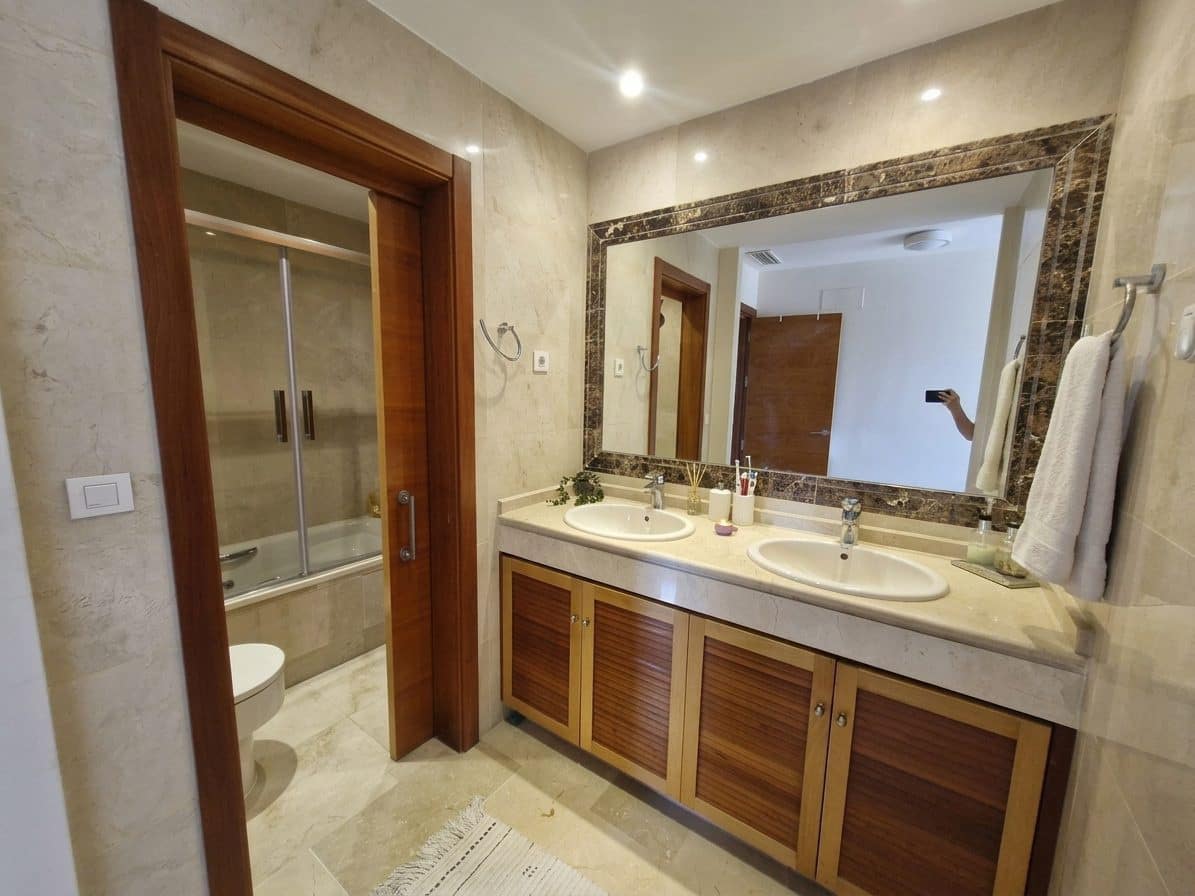 3 bedroom Villa for sale in La Duquesa / Puerto de la Duquesa with pool garage - € 469,000 (Ref: 9947520)