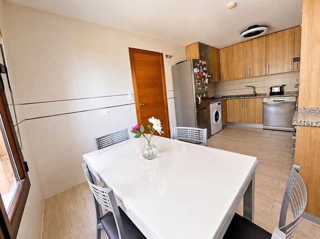 3 makuuhuone Paritalo myytävänä paikassa La Duquesa / Puerto de la Duquesa, Manilva mukana uima-altaan 
autotalli - 469 000 € (Ref: 9947520)