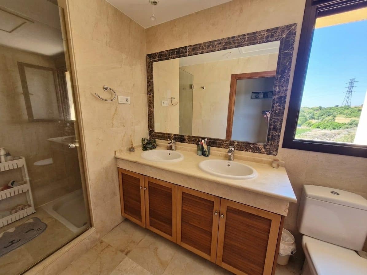 3 bedroom Villa for sale in La Duquesa / Puerto de la Duquesa with pool garage - € 469,000 (Ref: 9947520)