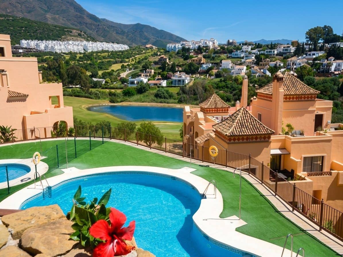 3 bedroom Villa for sale in La Duquesa / Puerto de la Duquesa with pool garage - € 469,000 (Ref: 9947520)