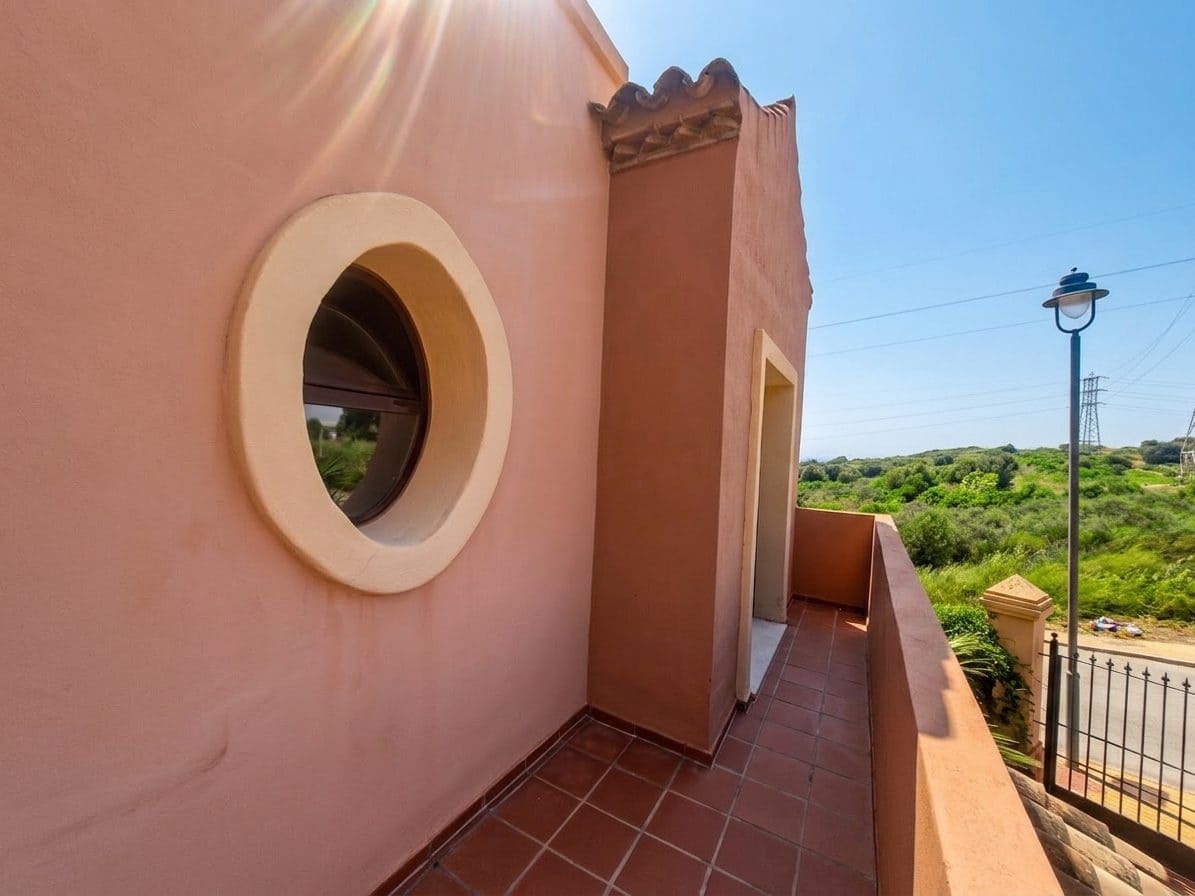 3 bedroom Villa for sale in La Duquesa / Puerto de la Duquesa with pool garage - € 469,000 (Ref: 9947520)