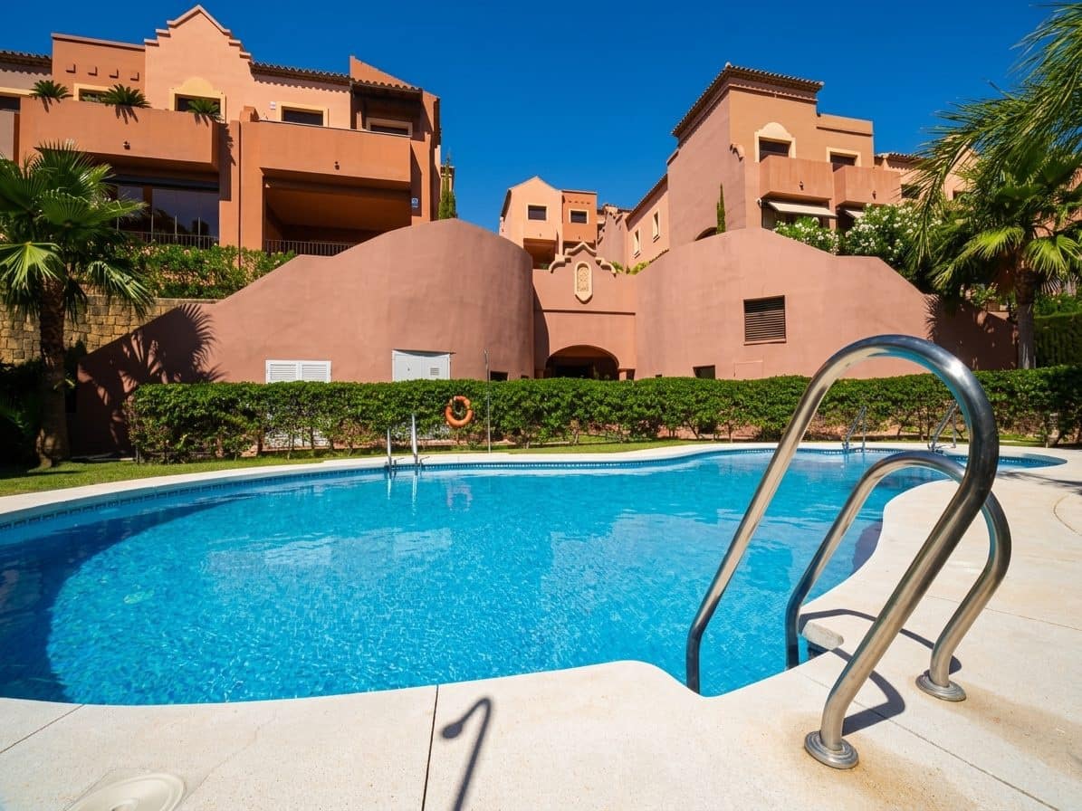 3 bedroom Villa for sale in La Duquesa / Puerto de la Duquesa with pool garage - € 469,000 (Ref: 9947520)
