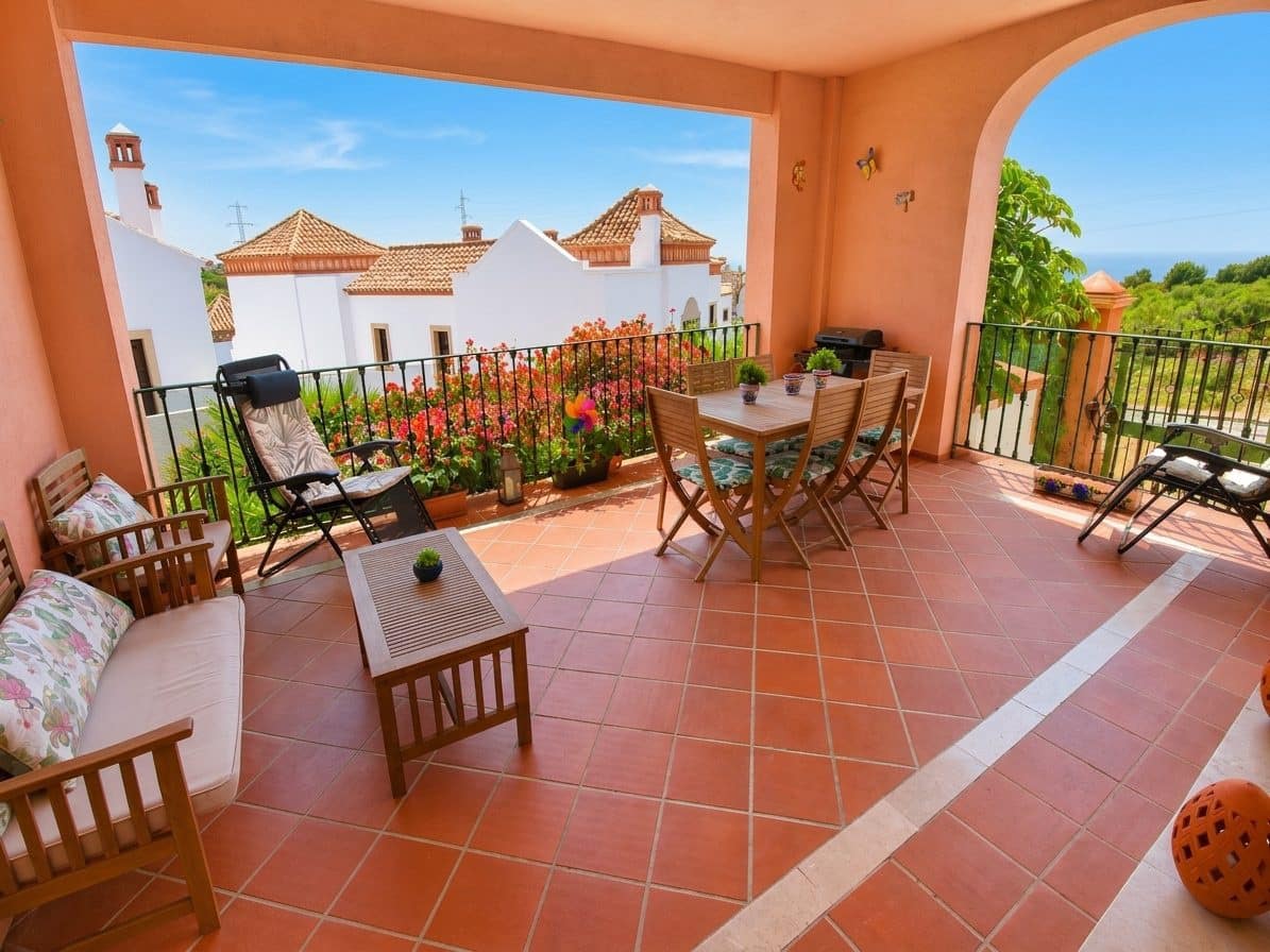 3 bedroom Villa for sale in La Duquesa / Puerto de la Duquesa with pool garage - € 469,000 (Ref: 9947520)