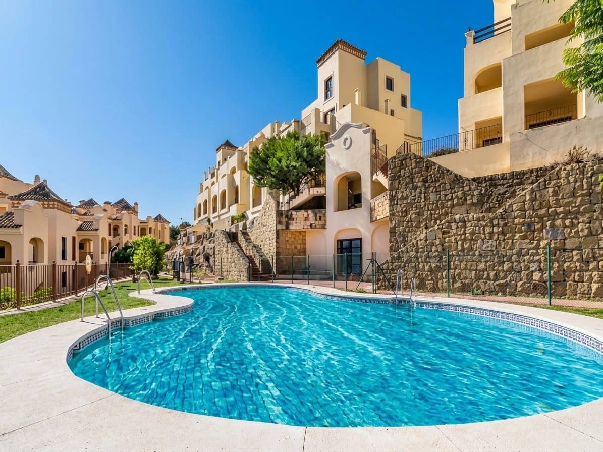 3 bedroom Villa for sale in La Duquesa / Puerto de la Duquesa with pool garage - € 469,000 (Ref: 9947520)