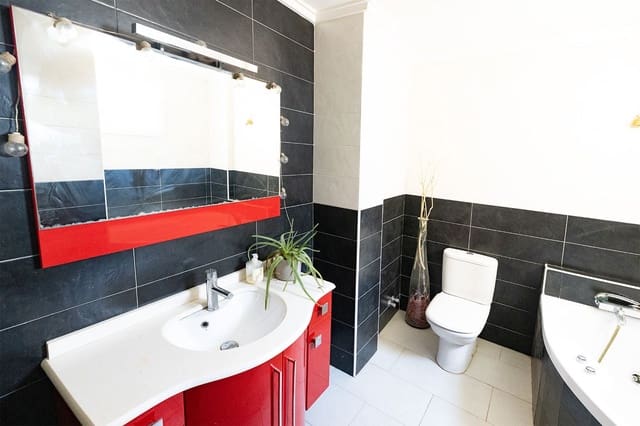 4 chambre Appartement à vendre à Torrevieja avec piscine - 225 000 € (Ref: 9949421)