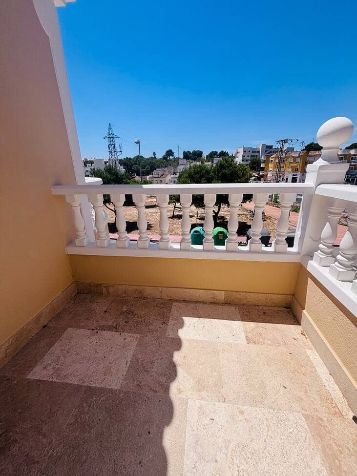 3 soverom Villa til salgs i Orihuela Costa med svømmebasseng garasje - € 250 000 (Ref: 9949428)