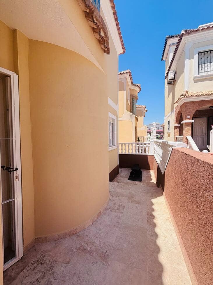 3 soverom Villa til salgs i Orihuela Costa med svømmebasseng garasje - € 250 000 (Ref: 9949428)