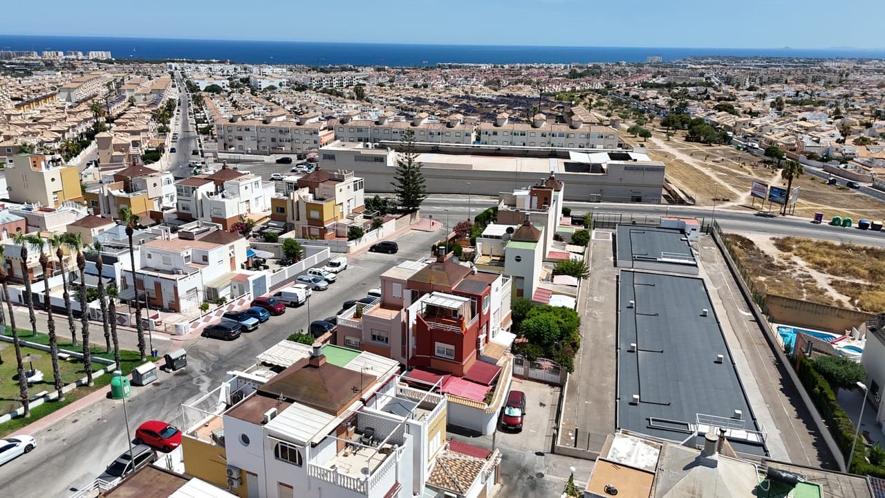 2 bedroom Townhouse for sale in Torrevieja - € 228,000 (Ref: 9952963)