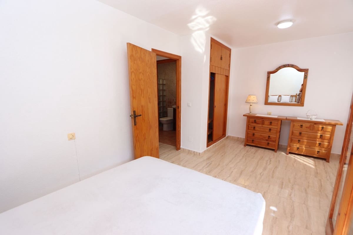 2 Zimmer Reihenhaus zu verkaufen in Playa Flamenca mit Garage - 249.000 € (Ref: 9953952)