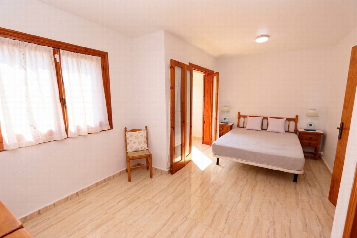2 bedroom Villa for sale in Orihuela with garage - € 249,000 (Ref: 9953952)