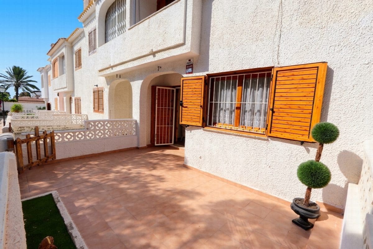 2 bedroom Villa for sale in Orihuela with garage - € 249,000 (Ref: 9953952)