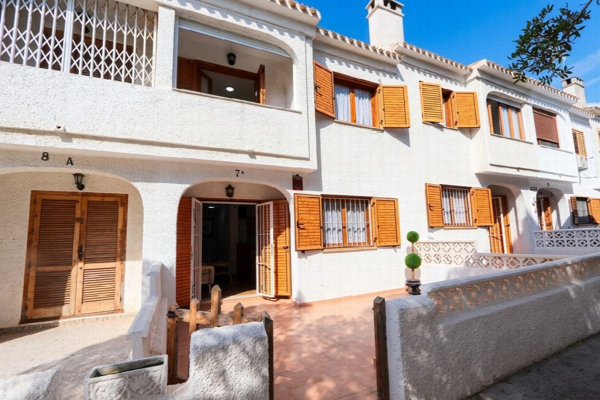 2 bedroom Villa for sale in Orihuela with garage - € 249,000 (Ref: 9953952)