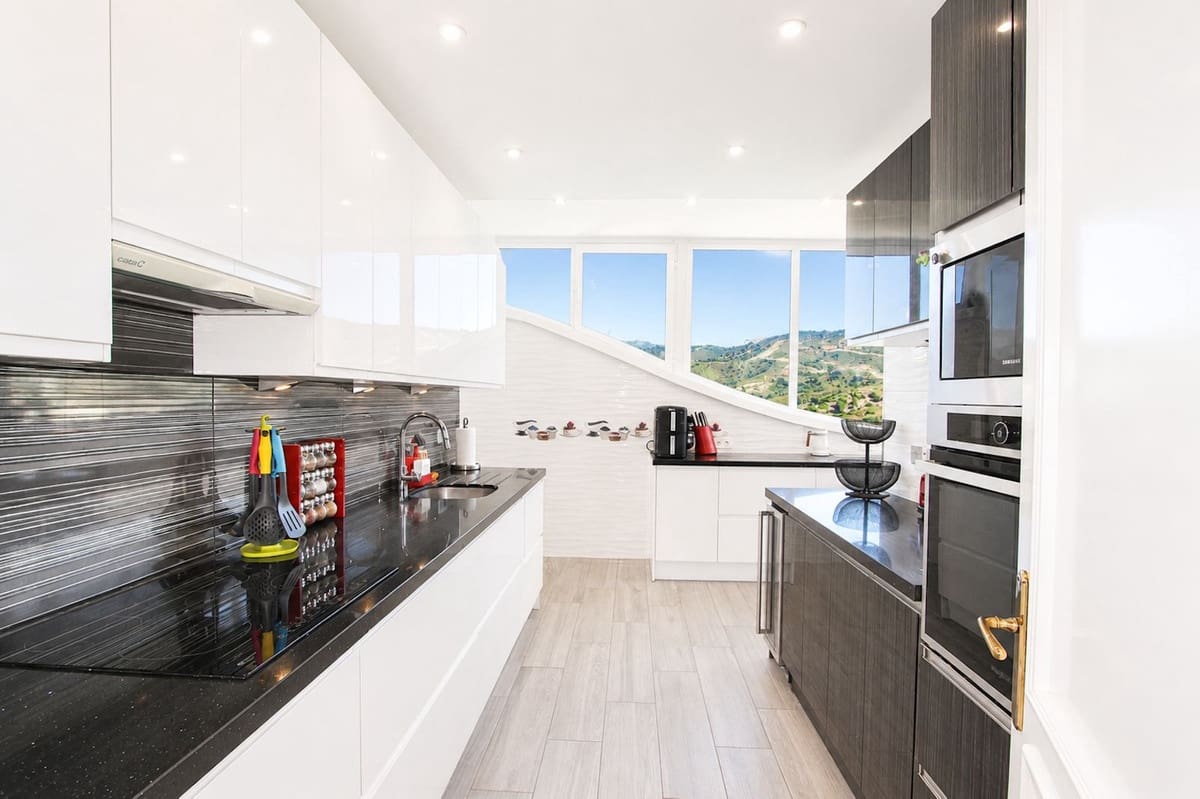3 quarto Penthouse para venda em Elviria - 1 399 000 € (Ref: 9954879)