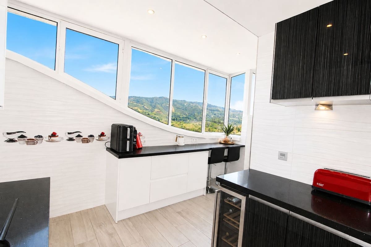 3 quarto Penthouse para venda em Elviria - 1 399 000 € (Ref: 9954879)