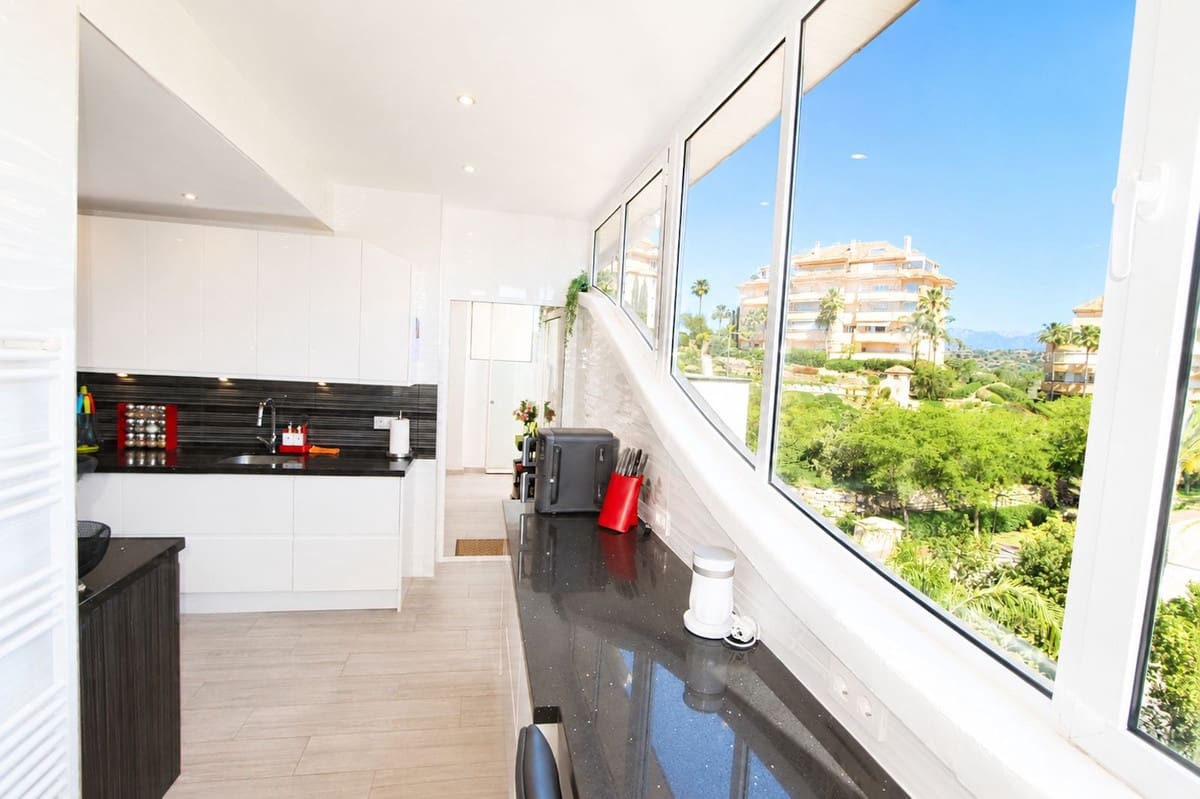 3 quarto Penthouse para venda em Elviria - 1 399 000 € (Ref: 9954879)