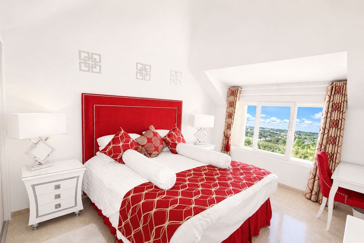 3 quarto Penthouse para venda em Elviria - 1 399 000 € (Ref: 9954879)