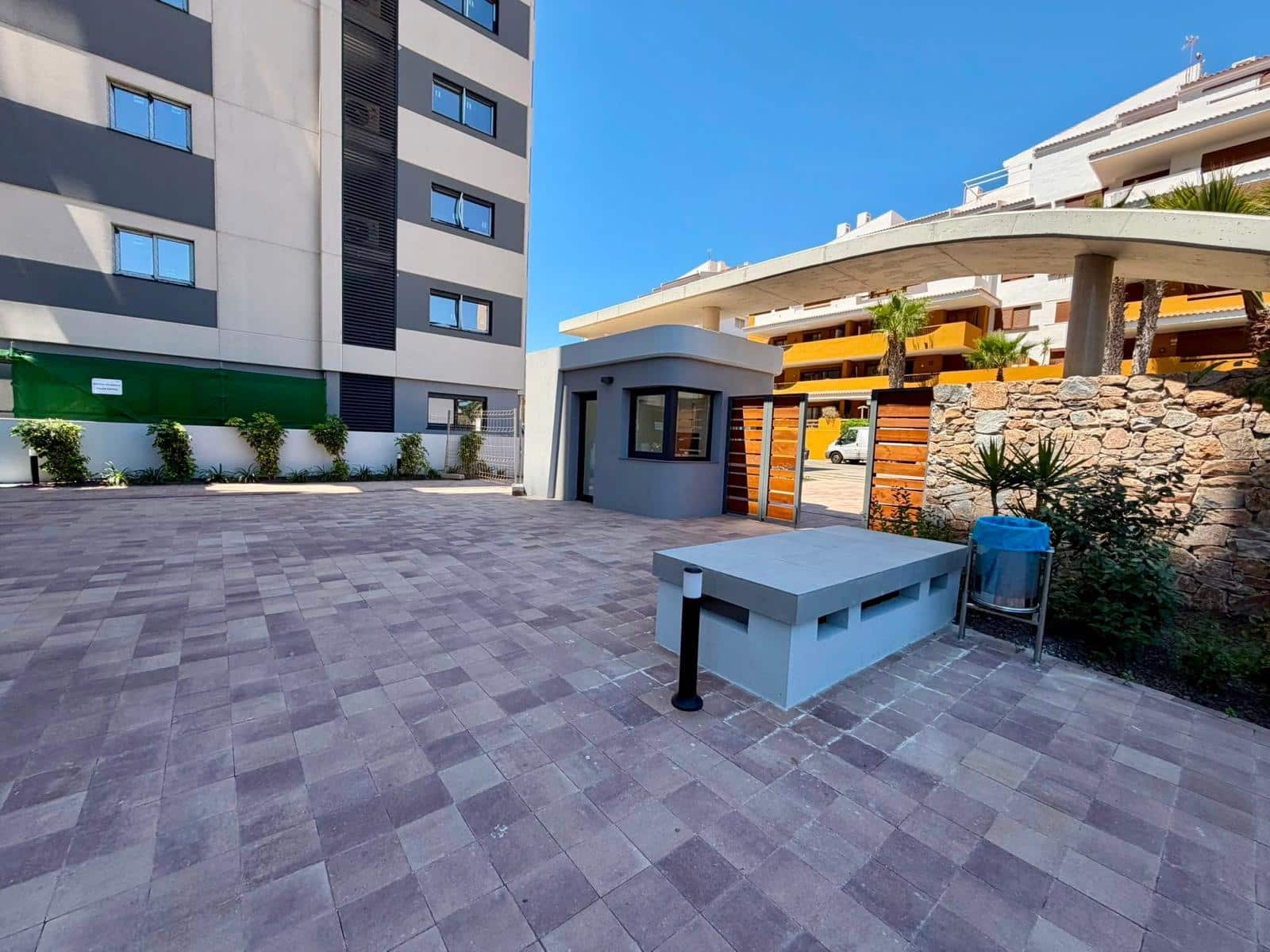 2 soverom Leilighet til salgs i Torrevieja med svømmebasseng - € 358 900 (Ref: 9954887)