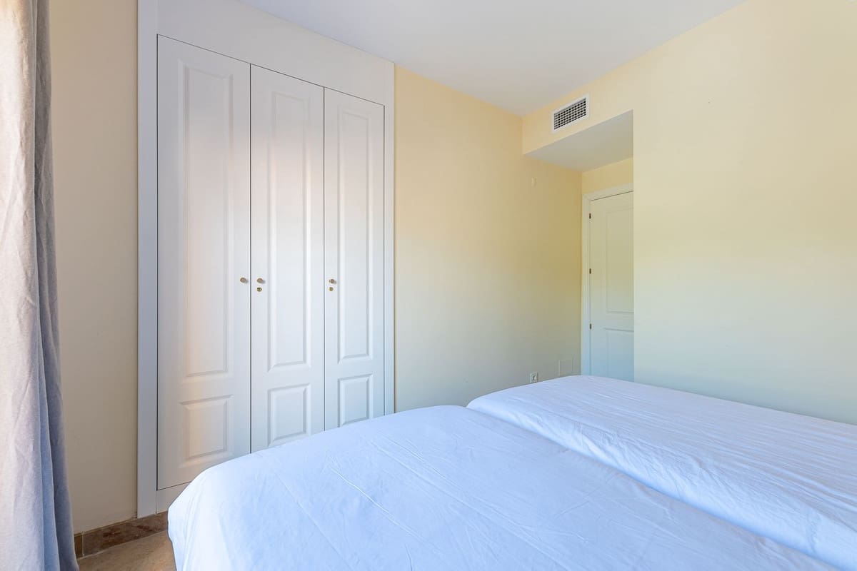 2 Zimmer Apartment zu verkaufen in Manilva mit Pool Garage - 325.000 € (Ref: 9958002)