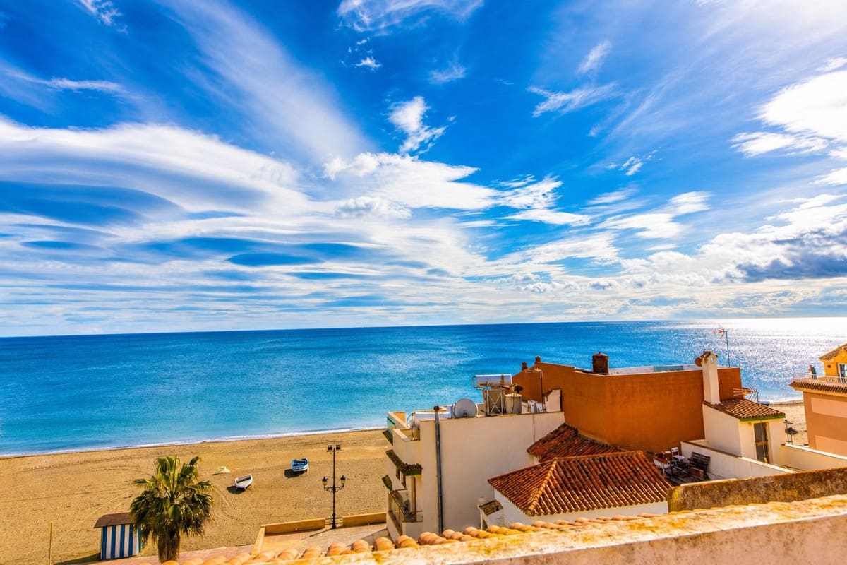 Ático de 3 habitaciones en San Luis de Sabinillas en venta con piscina - 399.000 € (Ref: 9959424)