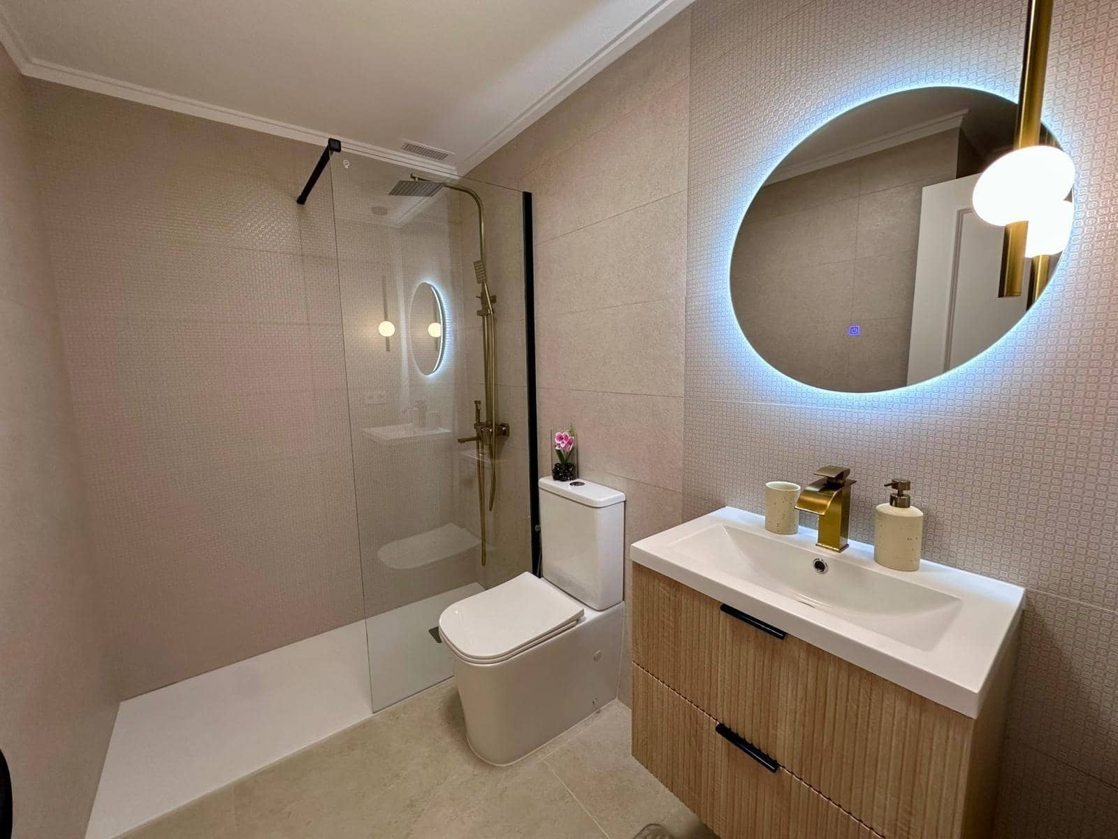 2 bedroom Apartment for sale in Torrevieja - € 189,900 (Ref: 9959435)