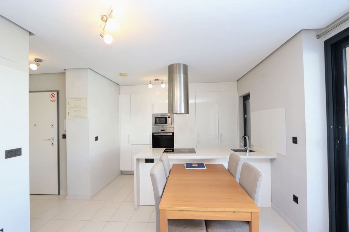 Apartamento de 2 habitaciones en Villamartin en venta con piscina garaje - 245.000 € (Ref: 9962332)