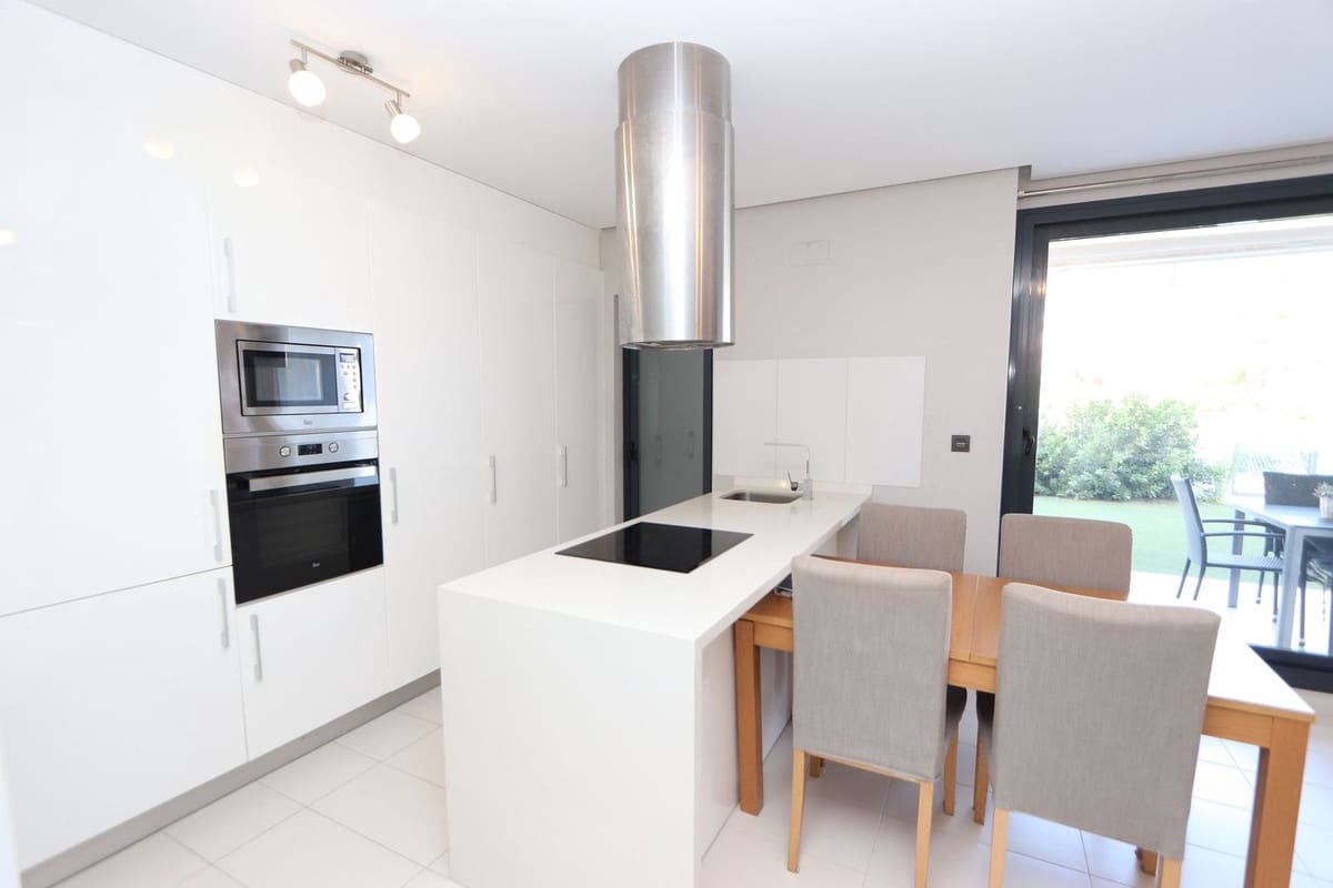 Apartamento de 2 habitaciones en Villamartin en venta con piscina garaje - 245.000 € (Ref: 9962332)